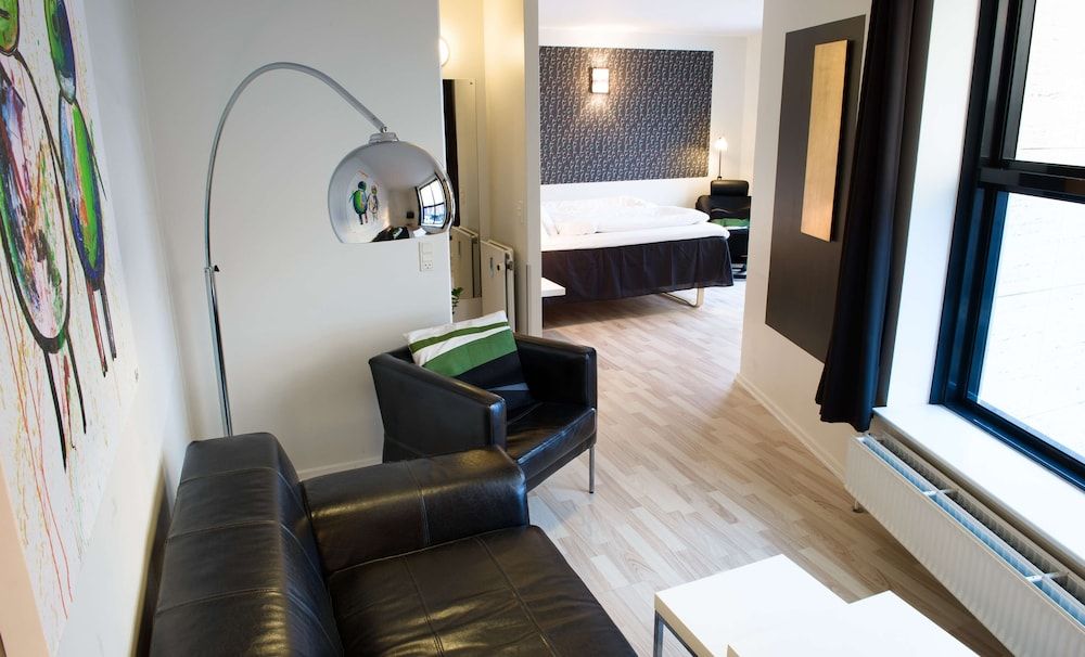 Best Western Royal Holstebro Suite, 1 King Bed, Non Smoking, Bathtub 11