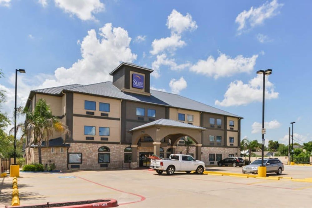 undefined Sleep Inn & Suites Near Downtown North 2