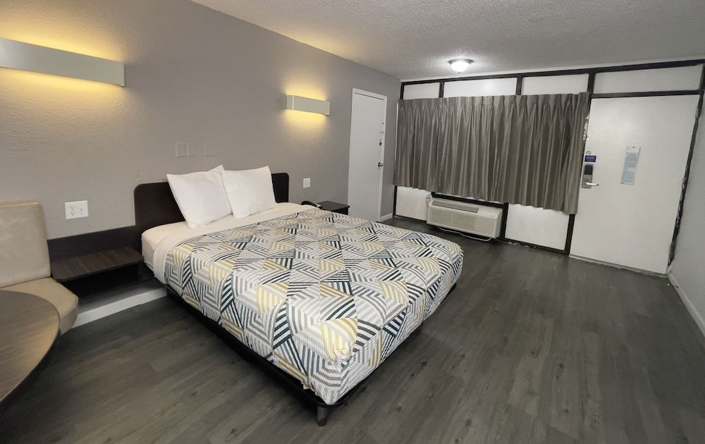 Motel 6 Sallisaw, OK