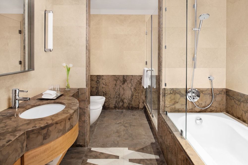 Intercontinental Al Khobar by IHG Suite, 1 Bedroom (Dining) 6