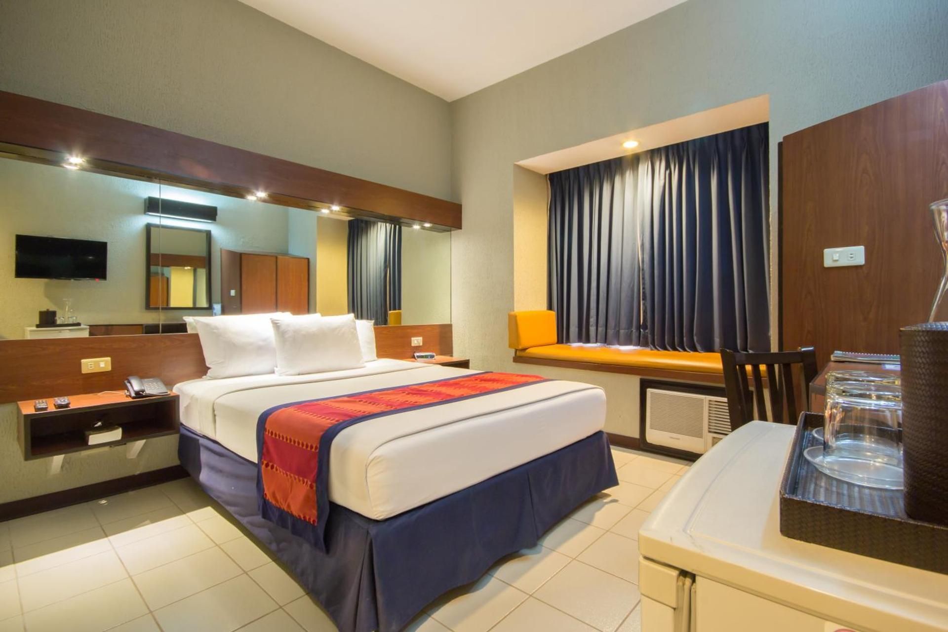 1 Queen Bed, Non-Smoking