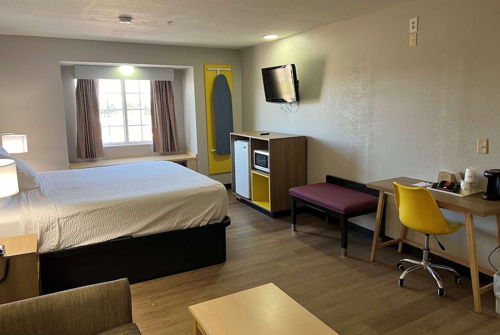 Deluxe Room, 1 King Bed with Sofa bed, Non Smoking