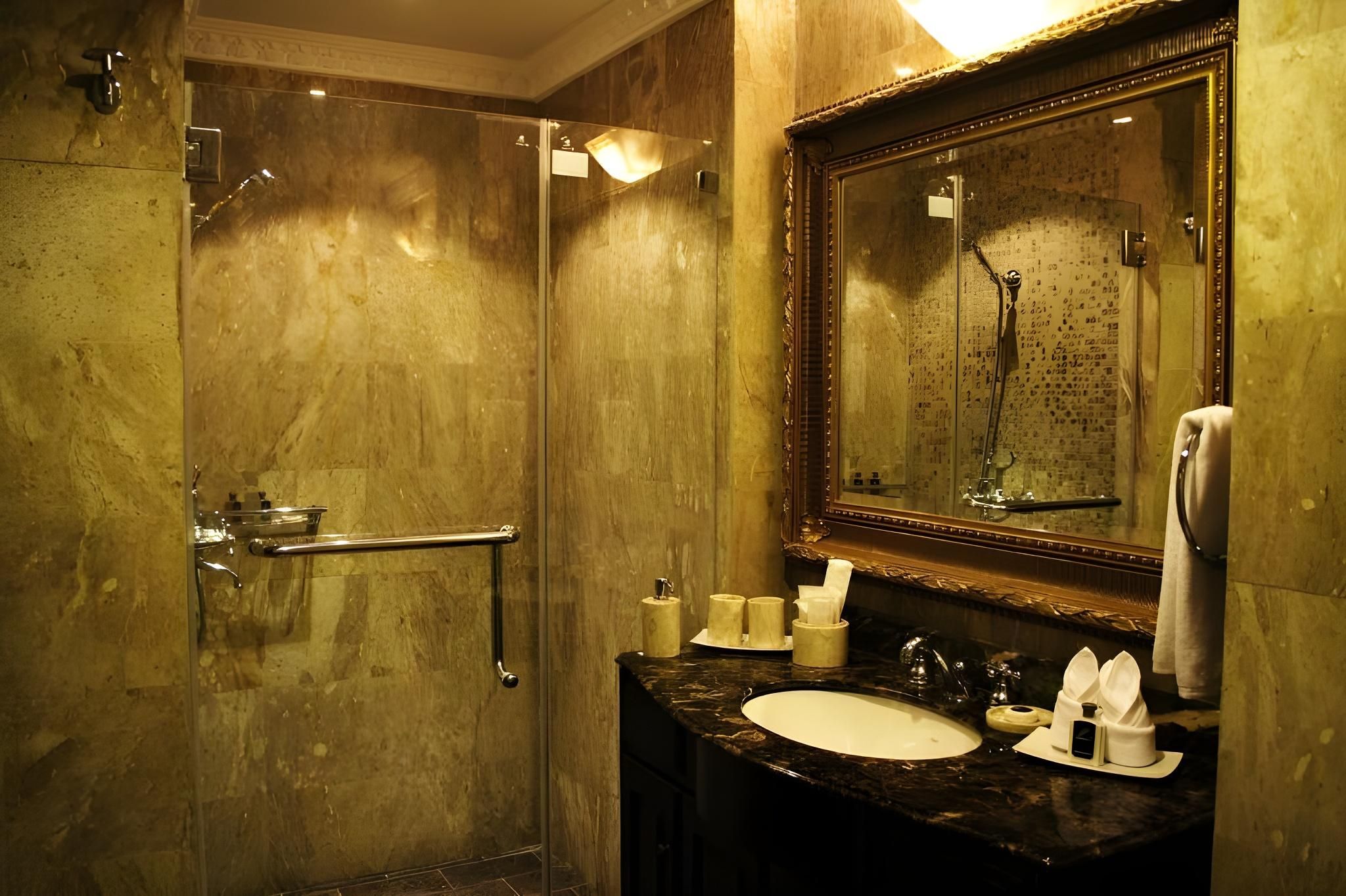 Four Seasons Suite with King Bed