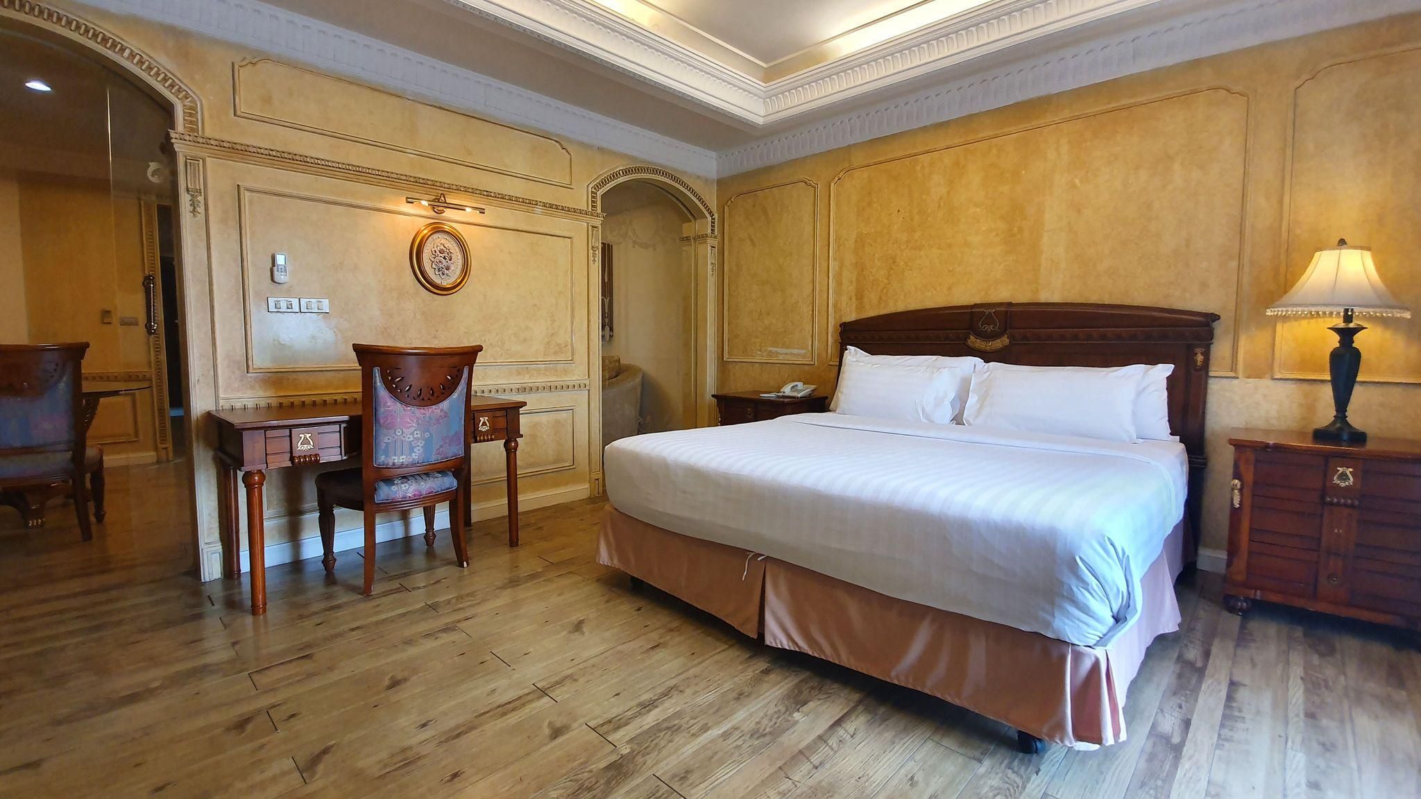 Junior Suite - 1 King Bed