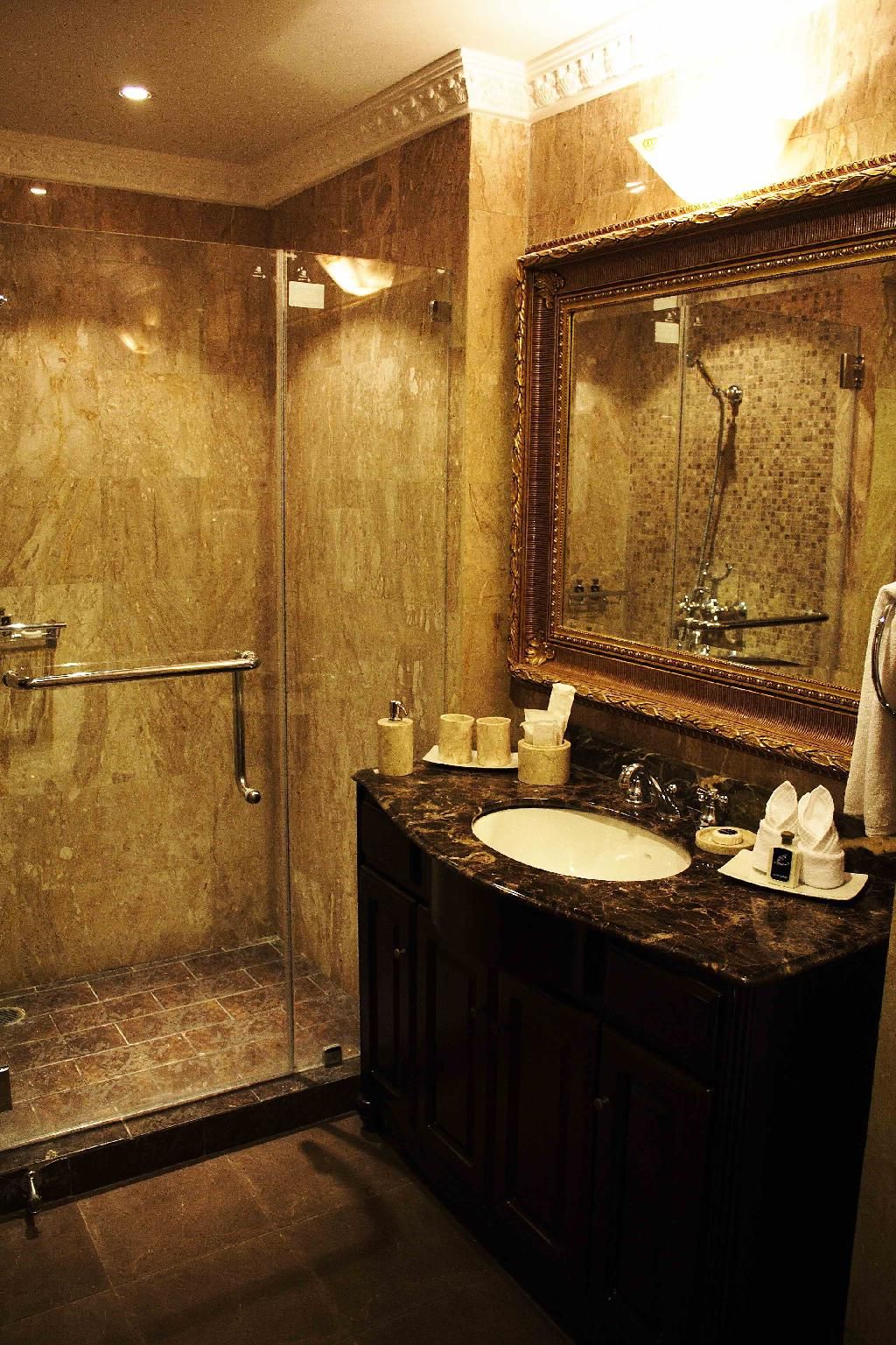 Junior Suite - 1 King Bed