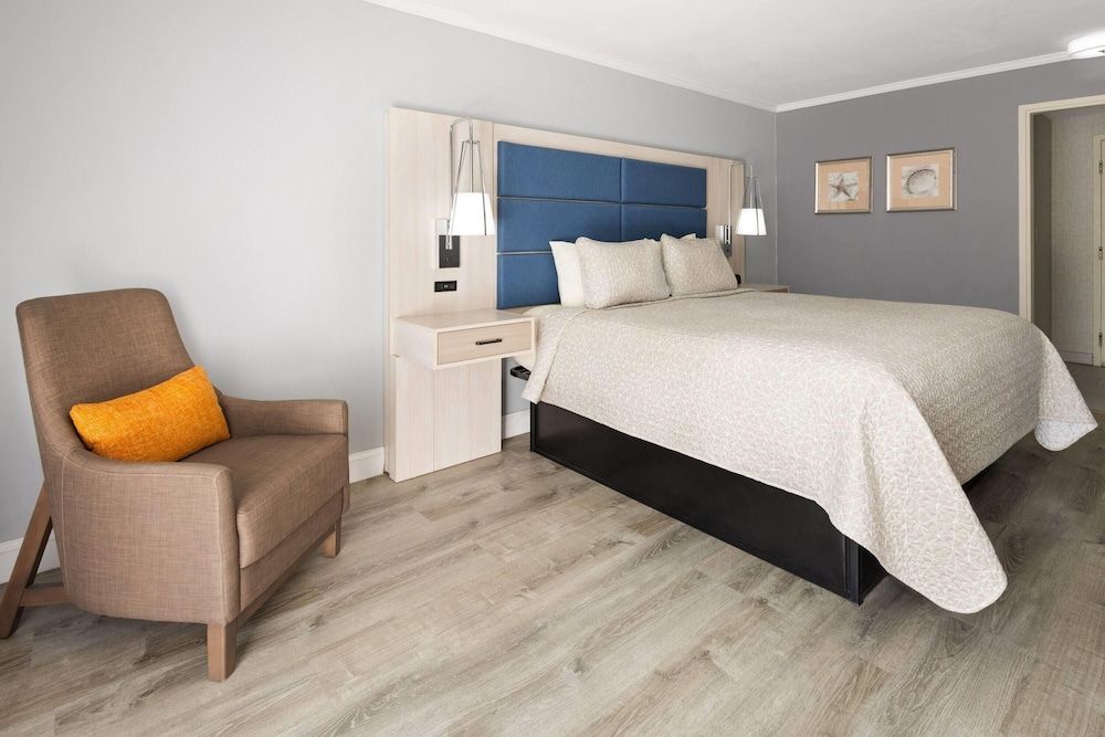 All Seasons Resort, Trademark Collection by Wyndham 1 King Bed, Deluxe Room, First Floor, Patio, Non-Smoking