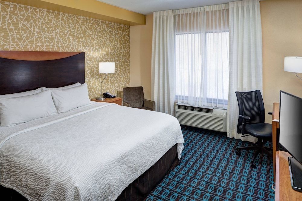 Room, 1 King Bed (Mobility Accessible, Roll-In Shower)