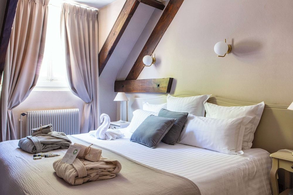 Superior Room, 1 King Bed, Non Smoking, City View