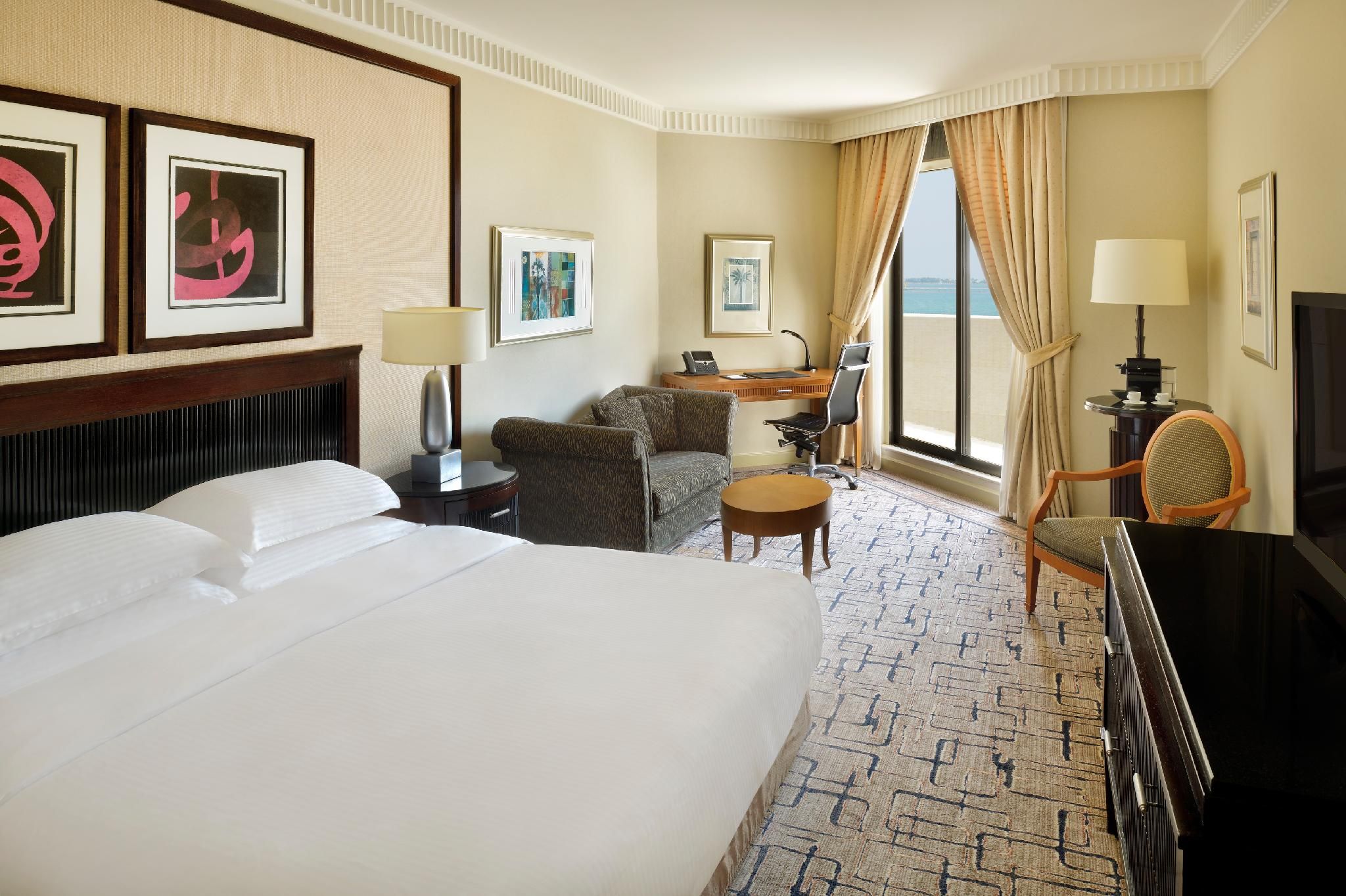 1 King Bed Diplomatic Suite