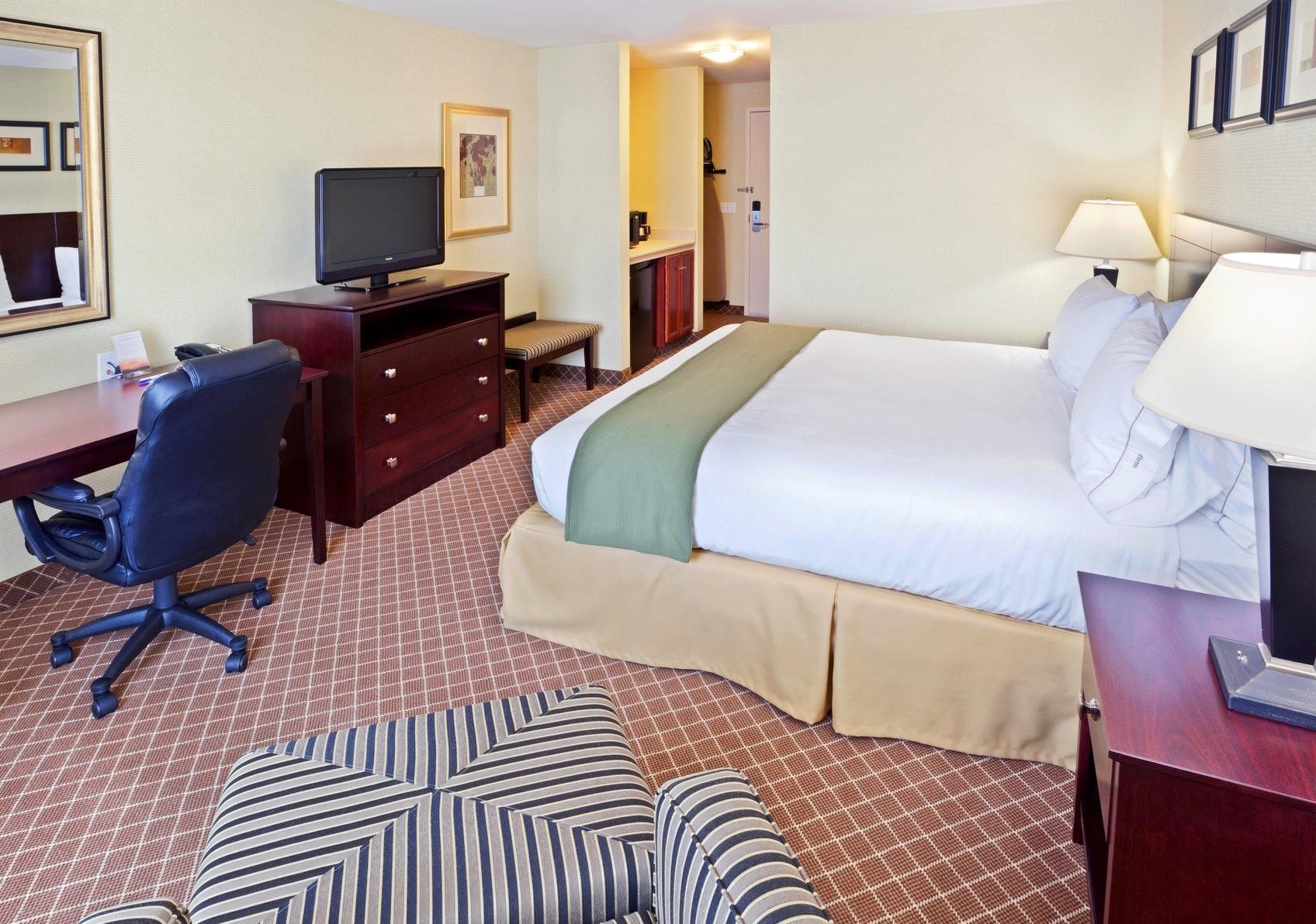 1 King 1 Bunk Suite Communications Accessible Mobility