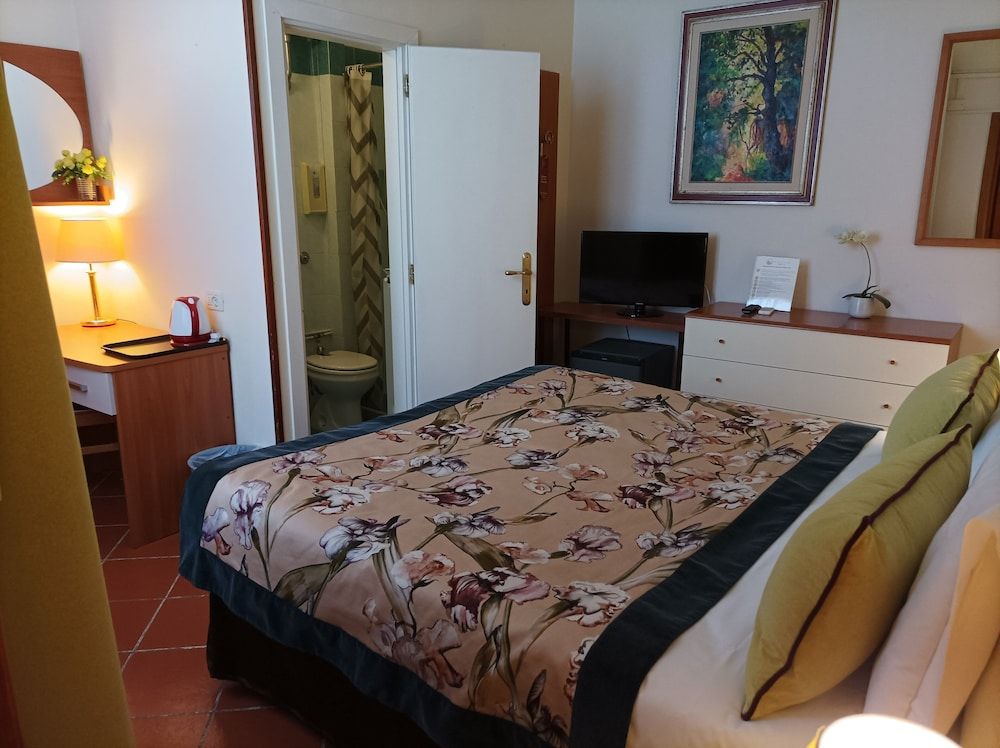 Maxim Axial New Small Double Room - Stair access only 5