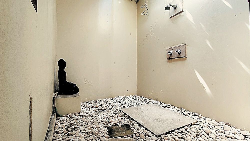 Villa Diana Bali Deluxe Room 8