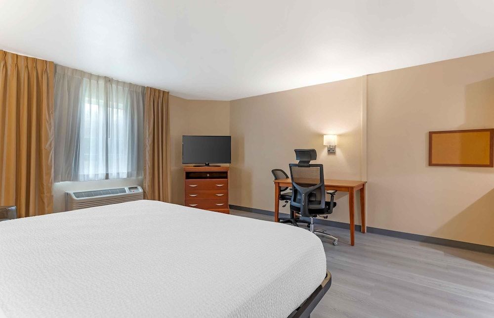 Extended Stay America Suites McAlester Hwy 69 Standard Studio, 1 King Bed, Non Smoking, Refrigerator & Microwave 2