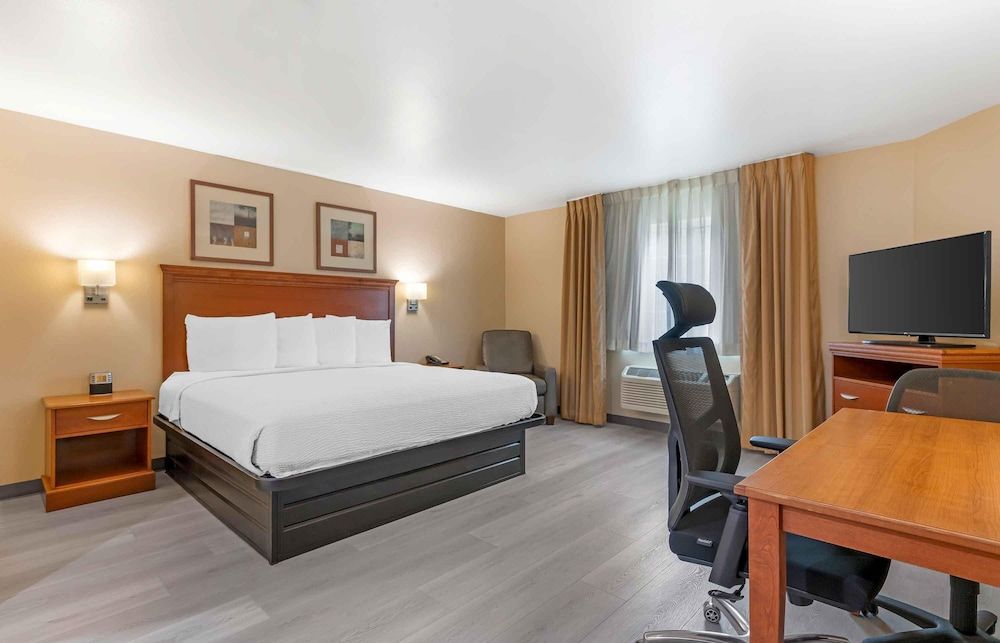 Extended Stay America Suites McAlester Hwy 69 Standard Studio, 1 King Bed, Non Smoking, Refrigerator & Microwave 3