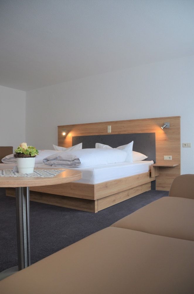 TIPTOP Hotel Hirt Superior Double Room 3