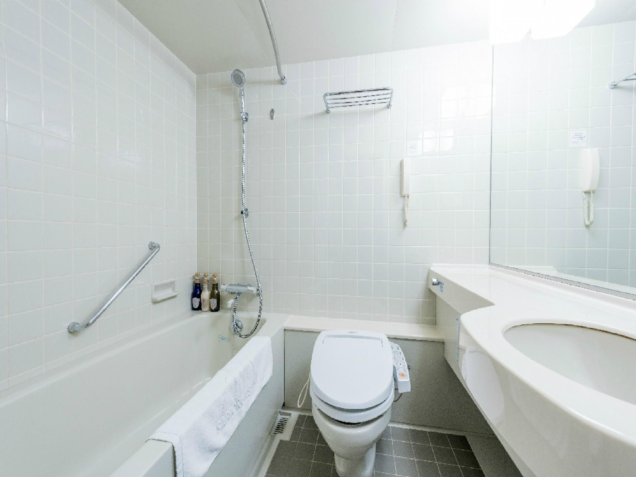 Standard Corner Twin Room - Non-Smoking