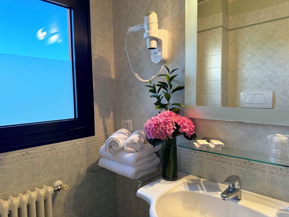 HOTEL LEONARDO DA VINCI Classic Twin Room 3