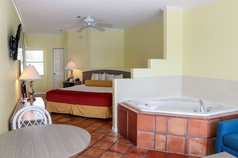 Jupiter Waterfront Inn Jacuzzi Waterview Suite 5