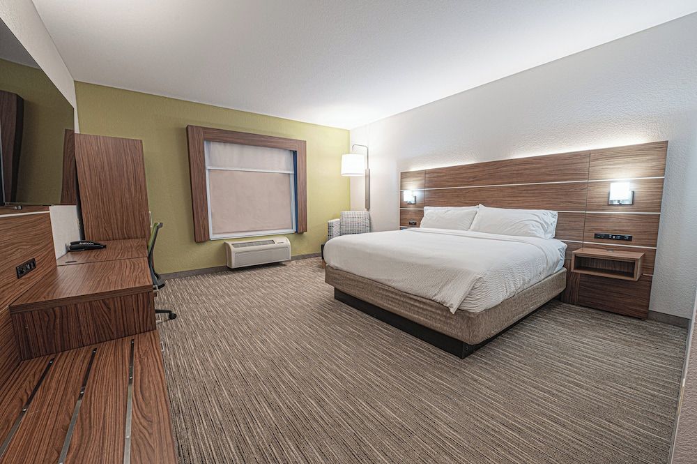 Standard Room, 1 King Bed
