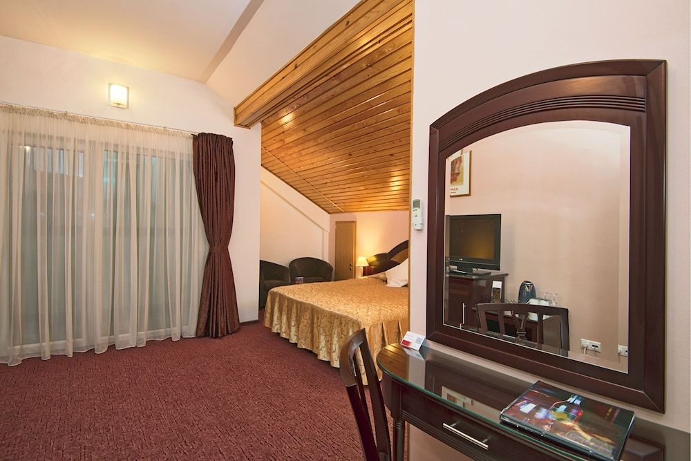 Hotel Ambient Deluxe Double Room 4