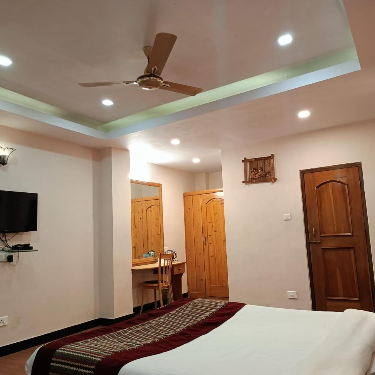 Hotel Garden Reach Deluxe Room 10