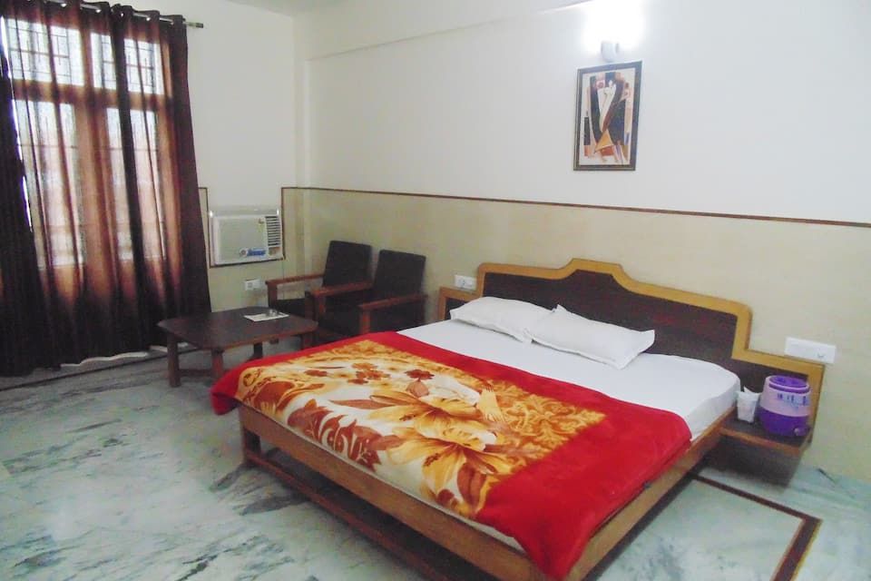 Hotel New Ashok Deluxe Double Bed