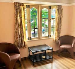 SV International Deluxe Double Room 7