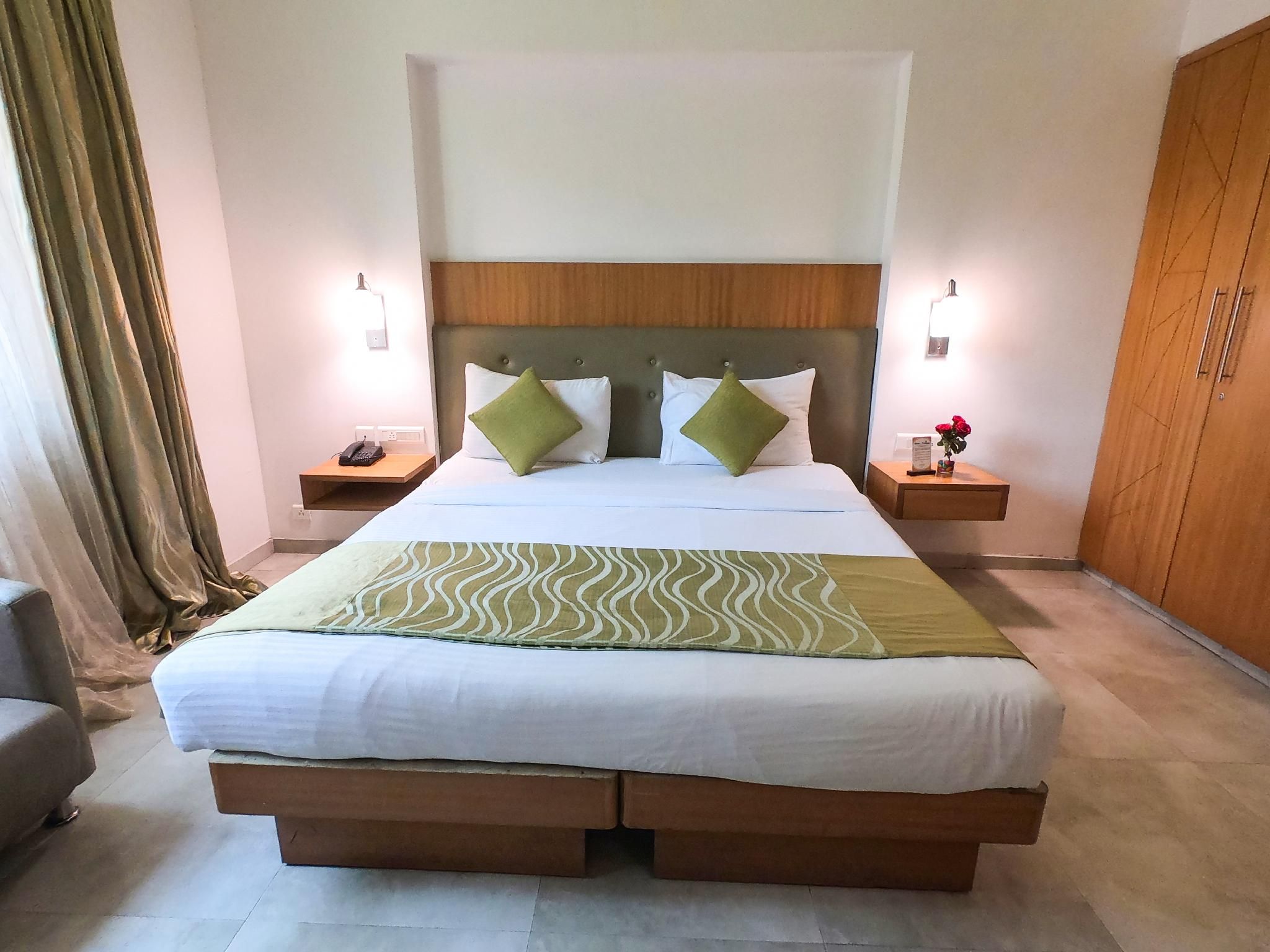 Deluxe Room with King Bed - Non-Smoking