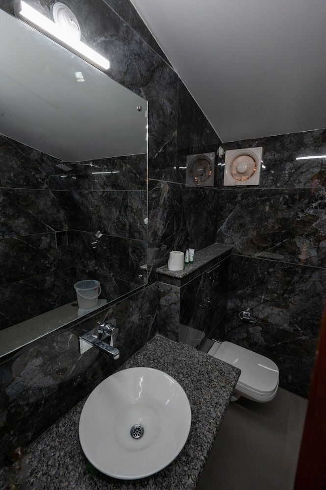 Himalaya Hotel - Nainital Suite (Heritage) 9