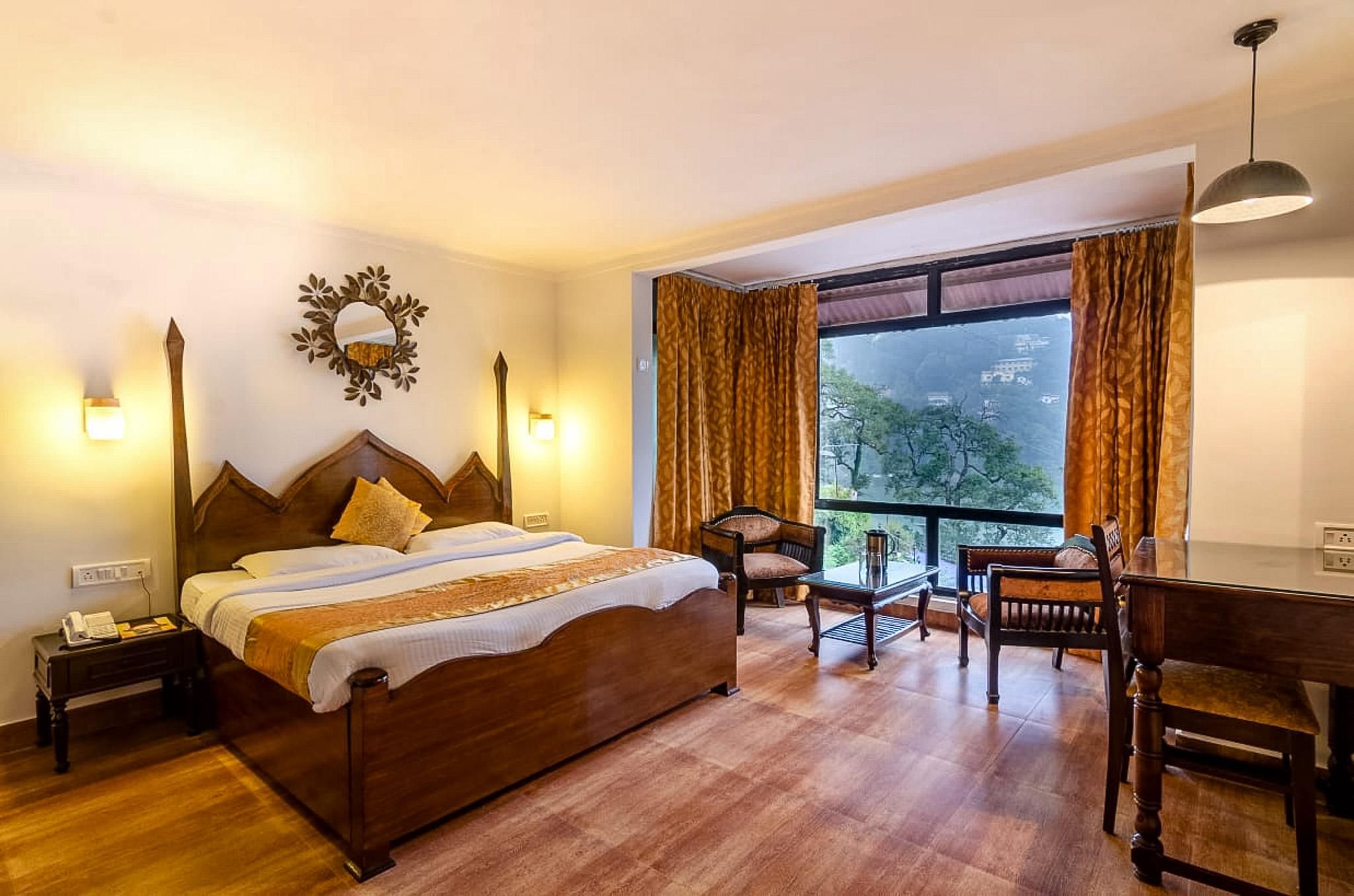 Himalaya Hotel - Nainital Deluxe Lake Facing Room