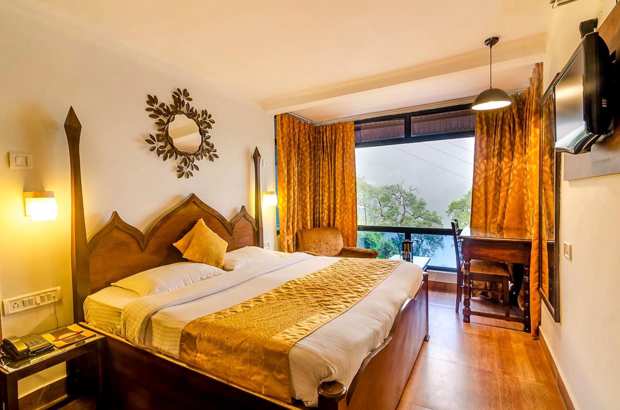 Himalaya Hotel - Nainital Deluxe Lake Facing Room 7