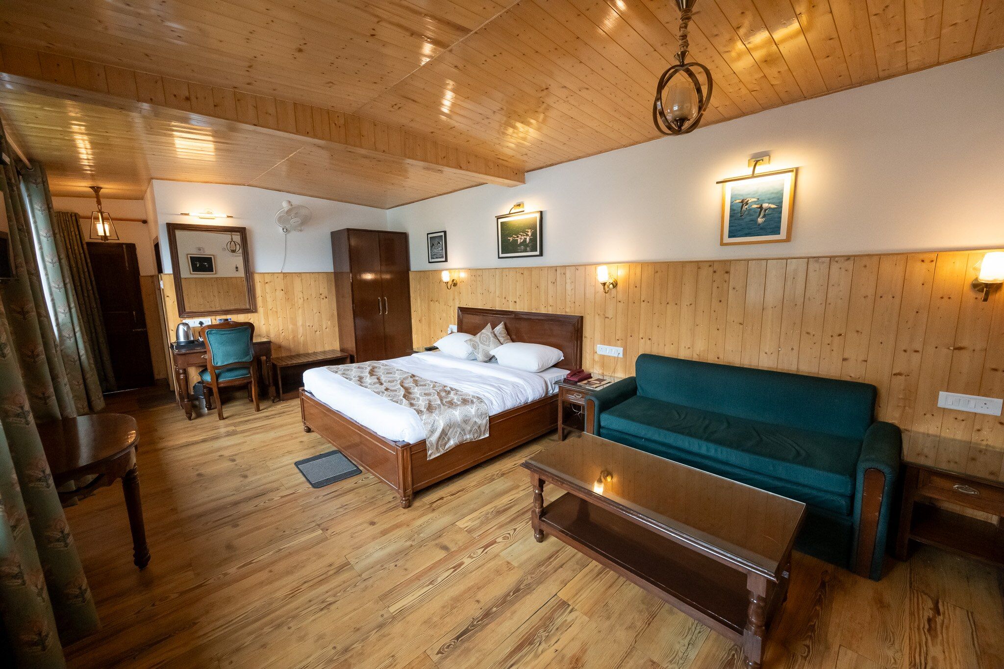 Studio King Size Bed