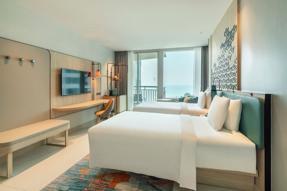 Holiday Inn Pattaya by IHG Standard Room, 2 Twin Beds, Sea View (Bay Tower)