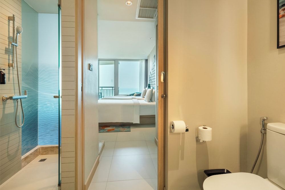 Holiday Inn Pattaya by IHG Standard Room, 2 Twin Beds, Sea View (Bay Tower) 5