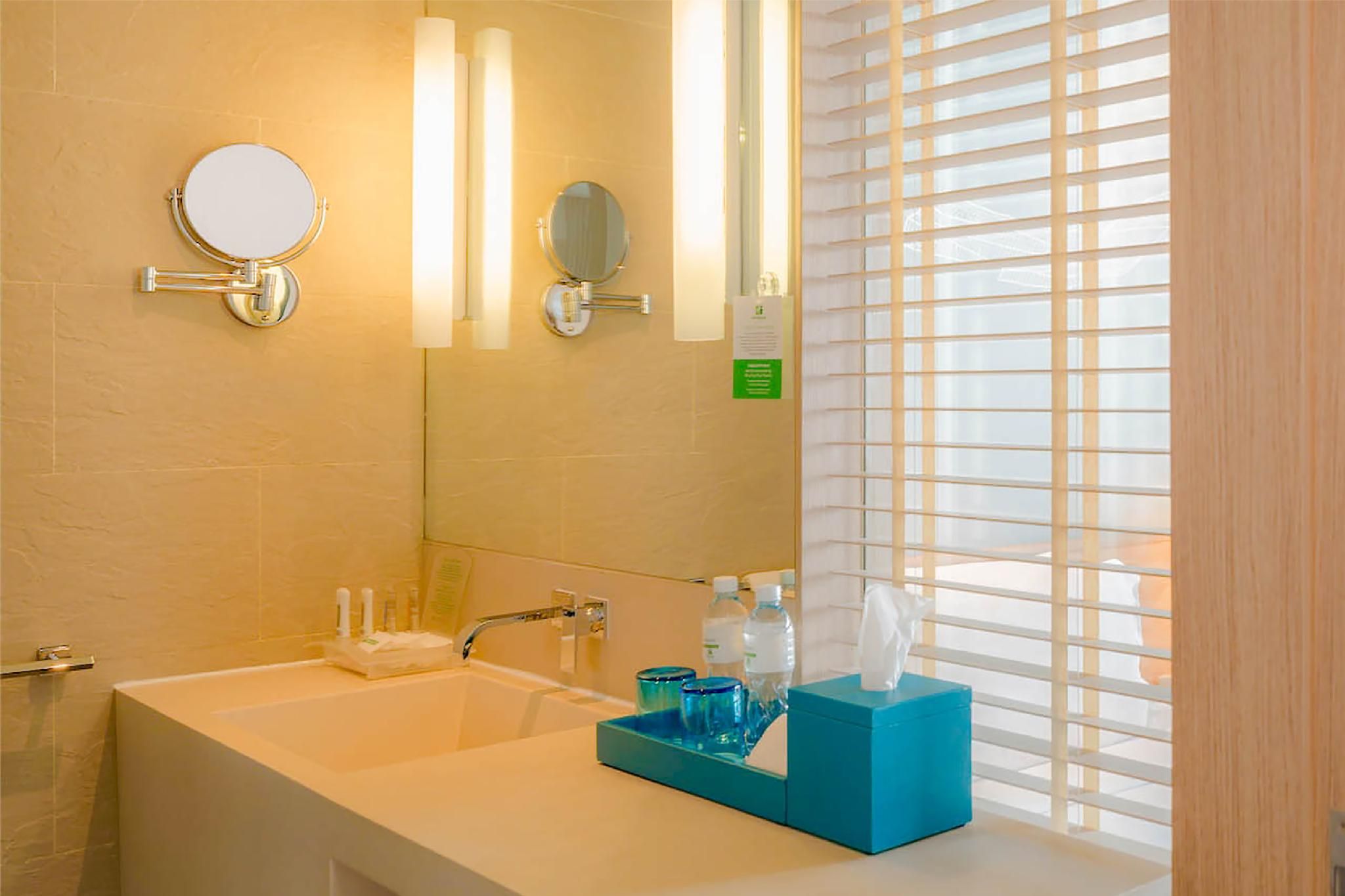 Holiday Inn Pattaya by IHG 2 Single Standard Executive Tower 3