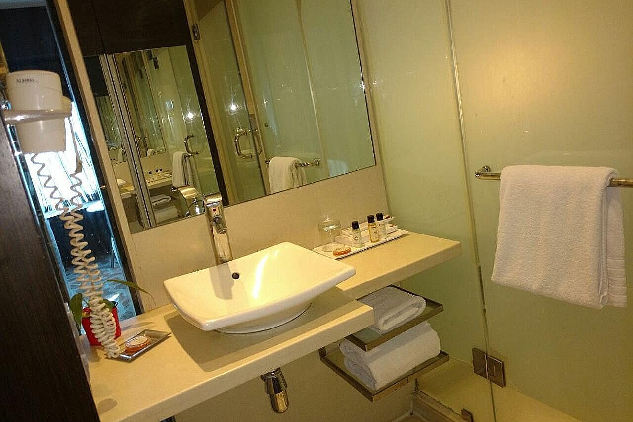 Pride Premier Bengaluru Deluxe King Room 5