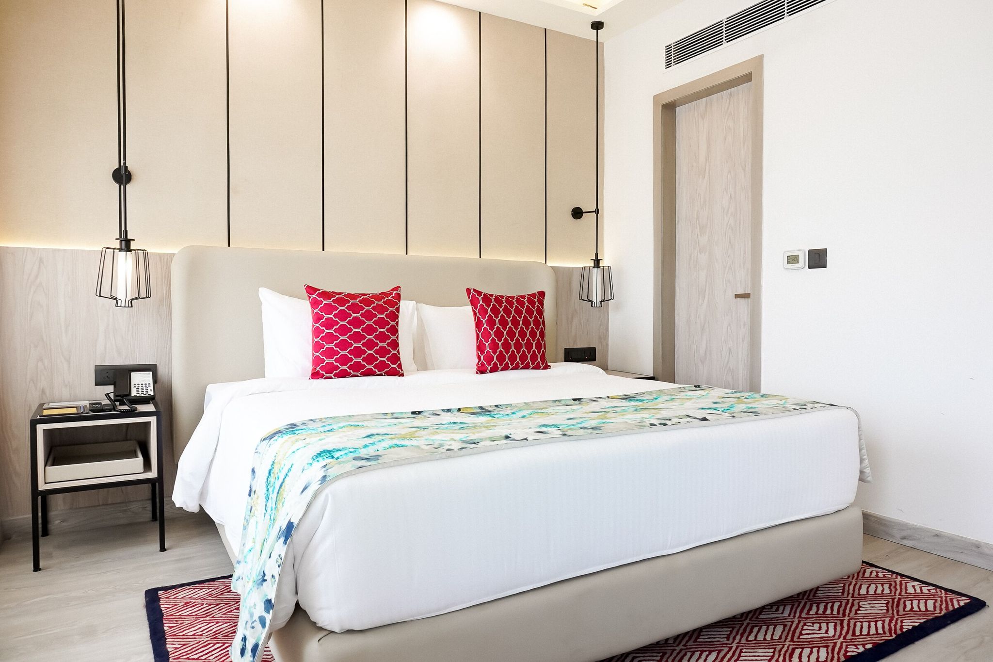 Suite - 1 King Bed 50SQM Free WiFi Living Room Balcony