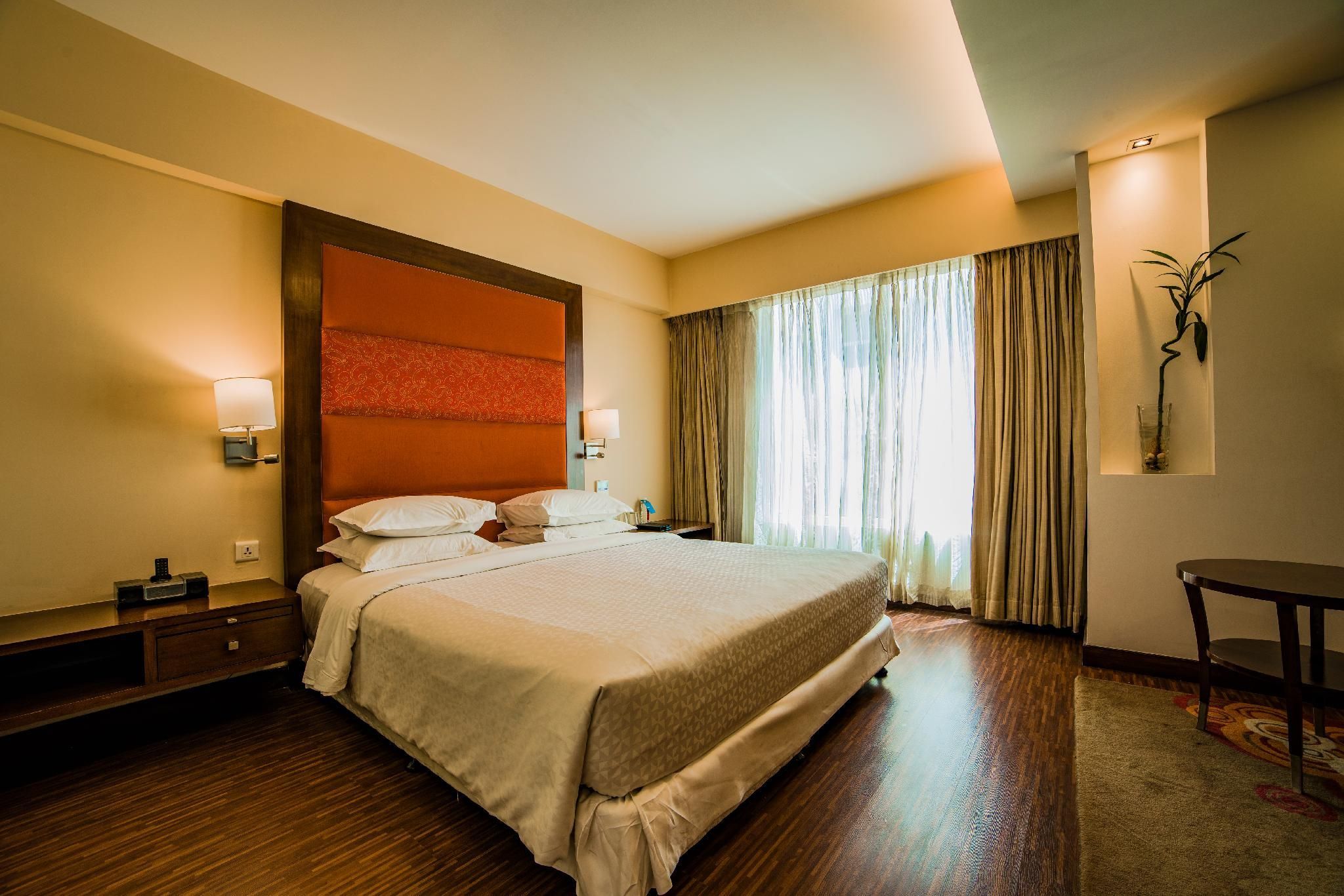 DELUXE ROOM:KING BED, Guest room, 1 King