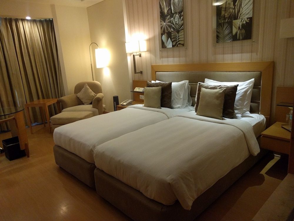 Lemon Tree Premier 2, Leisure Valley, Gurugram Business Room 4