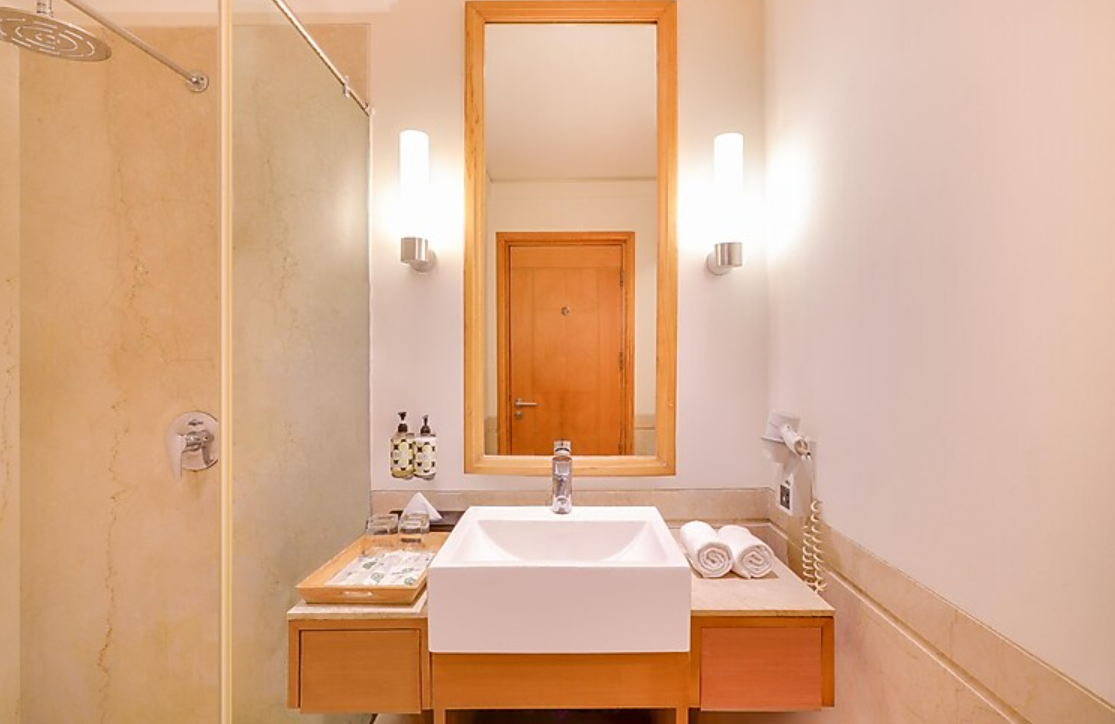 Business Room King Bed