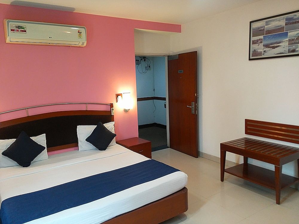 Hotel Divine inn NFC By ASPL Deluxe Room 17