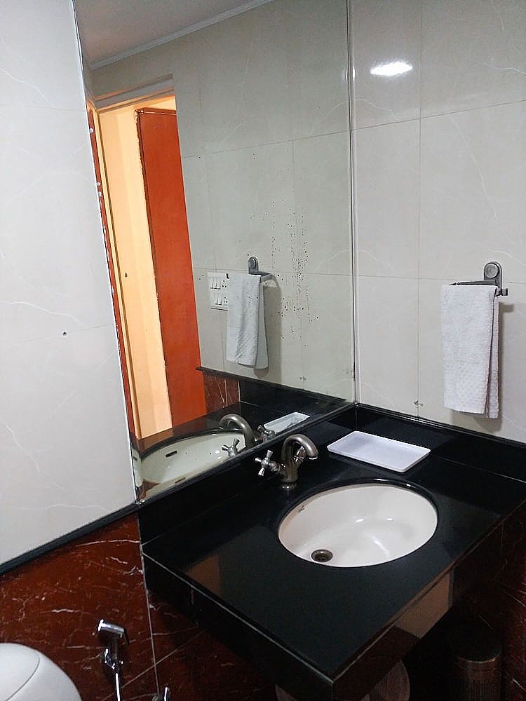 Hotel Divine inn NFC By ASPL Deluxe Room 8