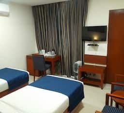 Hotel Divine inn NFC By ASPL Deluxe Room 4