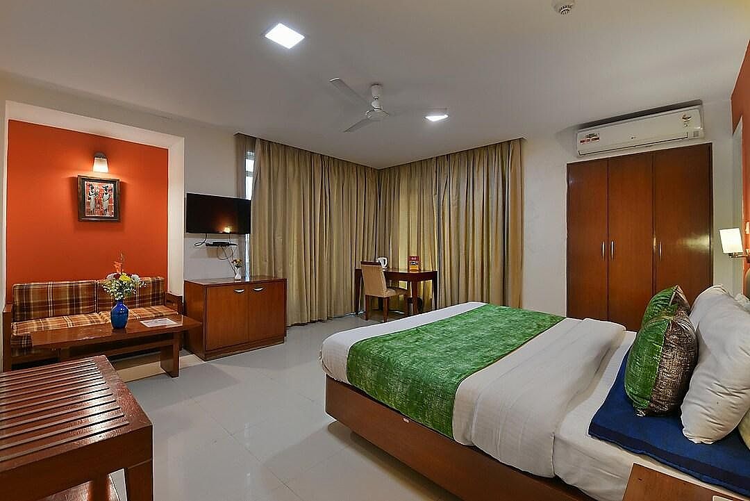 Hotel Divine inn NFC By ASPL Deluxe Room 10