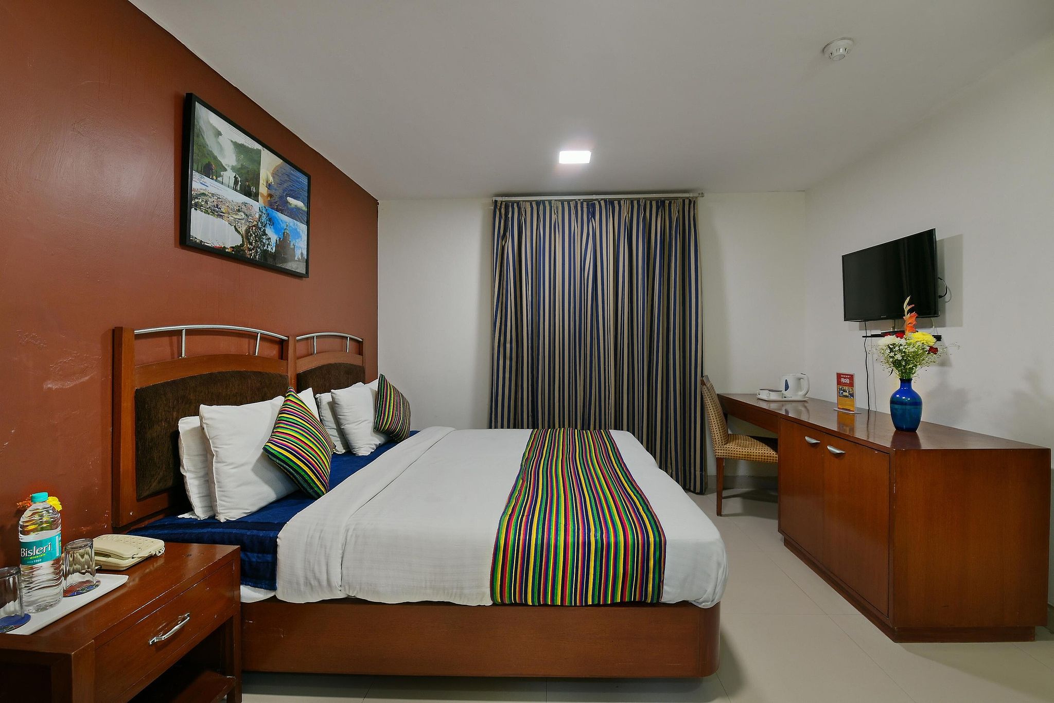 Hotel Divine inn NFC By ASPL Deluxe Room 7