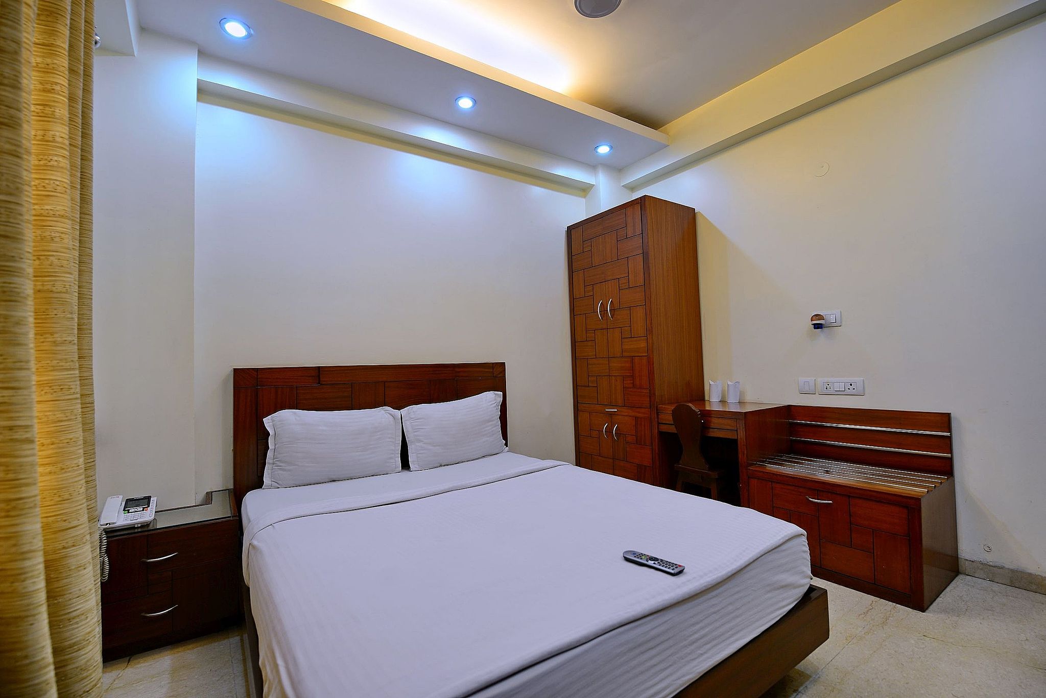 The Daanish Residency, Karol Bagh Compact AC Room Local ID Accepted 2