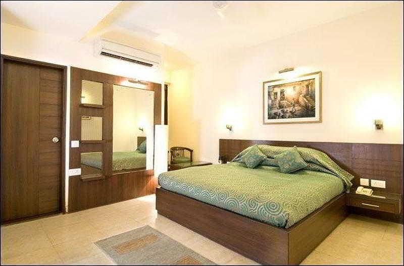 undefined Hotel Crystal Inn 5