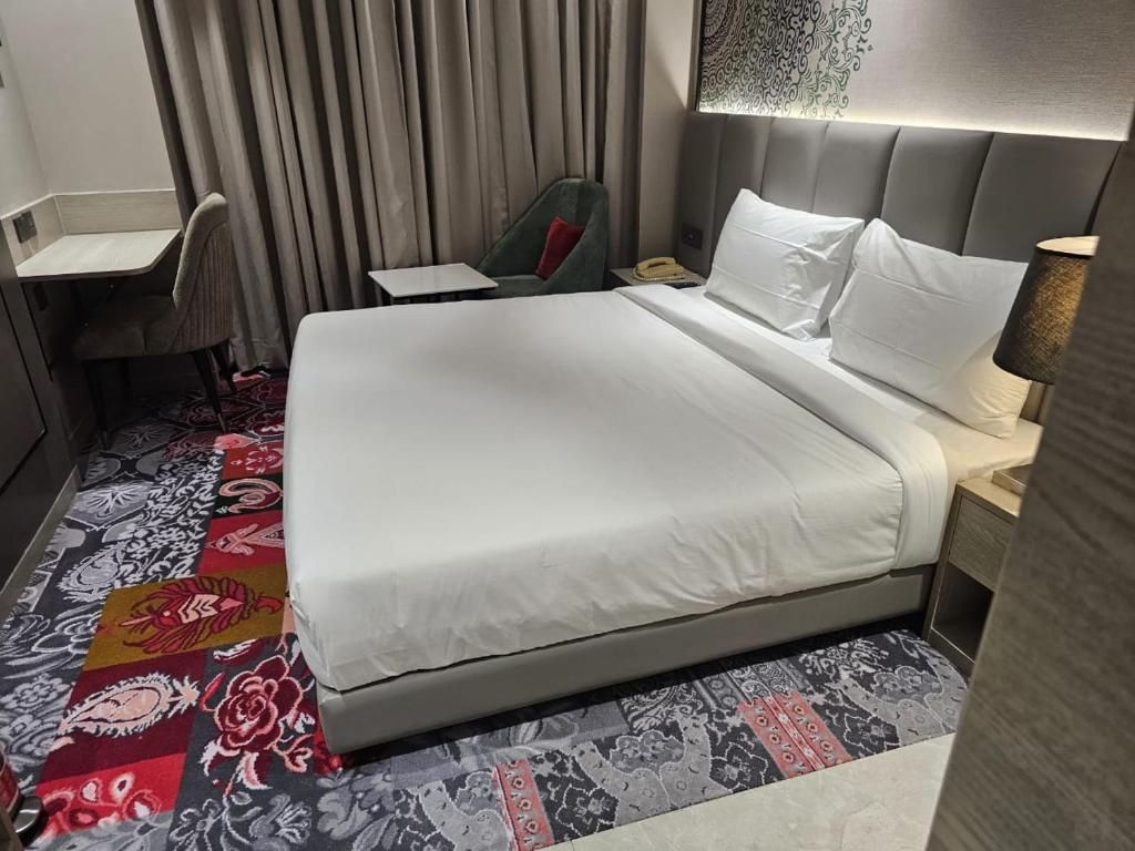 undefined Hotel Crystal Inn 5