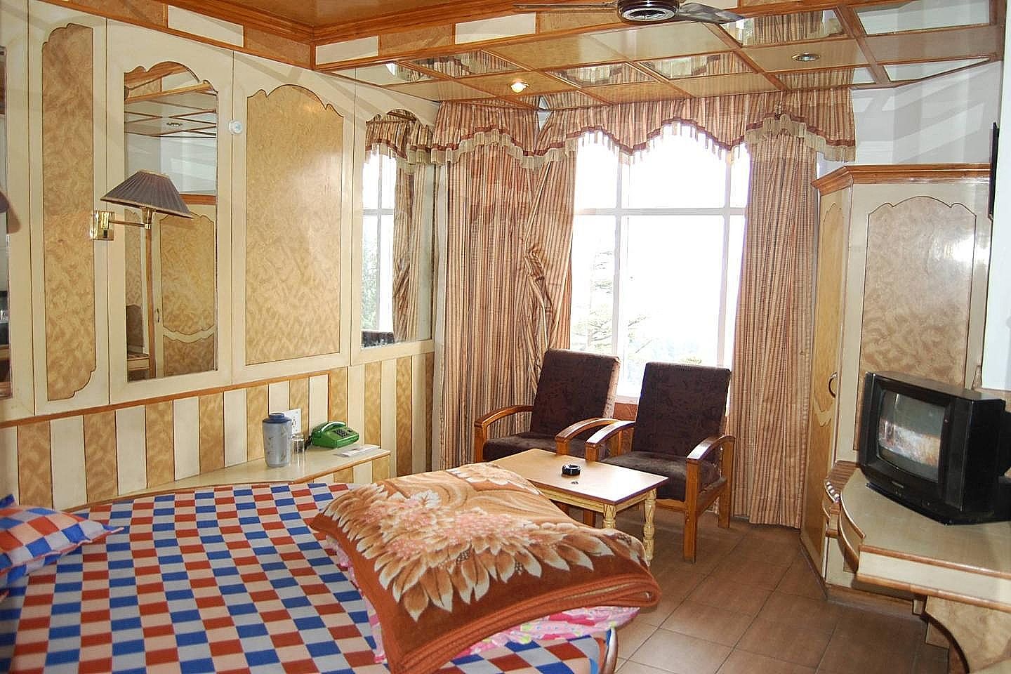 Hotel Gulmarg Regency Standard Room (without view )Free Parking 4