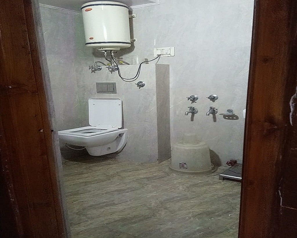 Hotel Gulmarg Regency Standard Room (without view )Free Parking 5